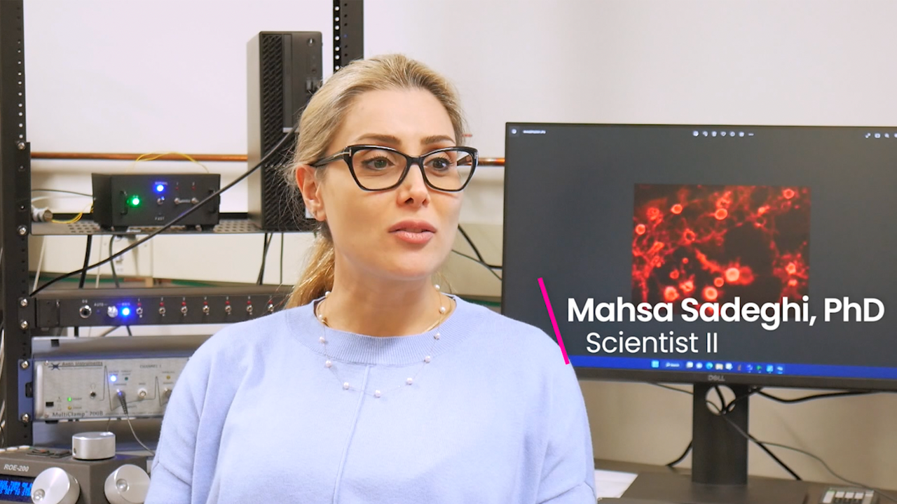 Mahsa Sadeghi in the lab